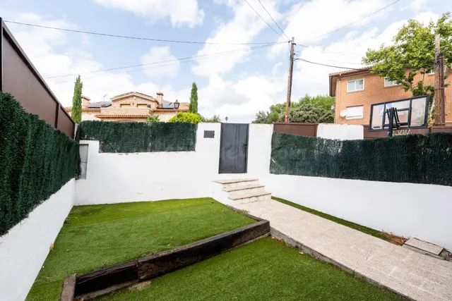 Chalet en pleno centro de Torrelodones, para disfrutar de la comodidad de tenerlo todo cerca sin renunciar al espacio de una vivienda unifamiliar. — 3