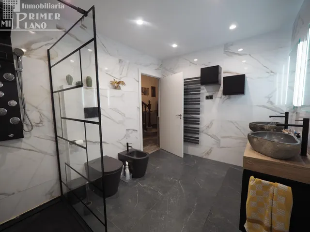 Amplia Casa en el Corazón de Tomelloso - €290,000 — 8