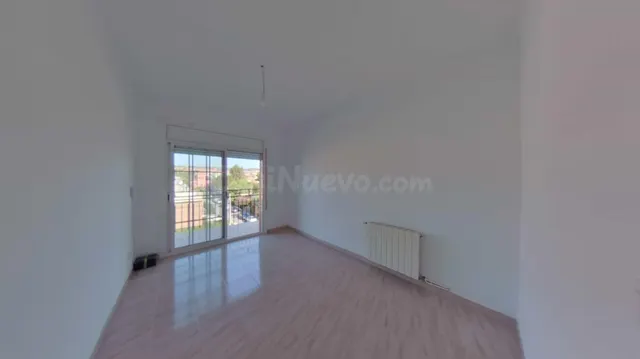 Este piso se alquila fácil: terraza, salón independiente y c - foto 2