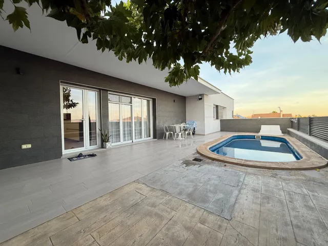 Lujoso Chalet en Caudete, Albacete — 2