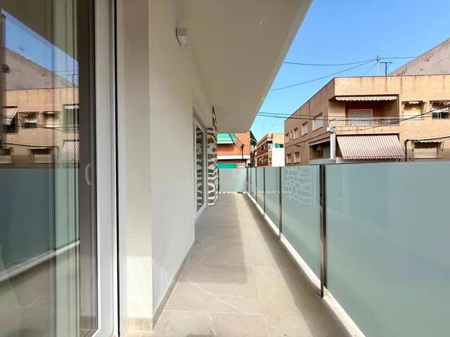 ¡SAN PEDRO DEL PINATAR – A ESTRENAR 2026! CASA DE LUJO A 100M DE LA PLAYA VILLANANITOS CON SOLÁRIUM PRIVADO DE 35M2 Y VISTAS AL MAR MENOR — 40