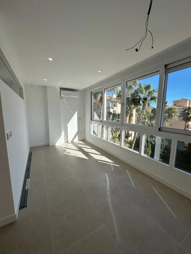 PISO TOTALMENTE REFORMADO EN EL ALBIR CON PISCINA Y CERCA DEL MAR ! — 3