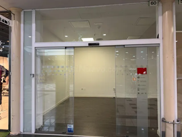 DOS LOCALES COMERCIALES JUNTOS CON ALMACEN Y ASEO PROPIO - foto 2