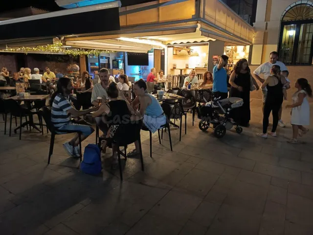 SE TRASPASA BAR FUNCIONANDO EN PLAZA CONSTITUCION — 3