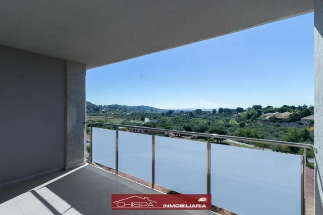 Ático dúplex con terraza y piscina comunitaria - foto 2