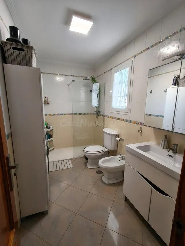 Oportunidad en Roquetas de Mar: Casa sobre Local - foto 2