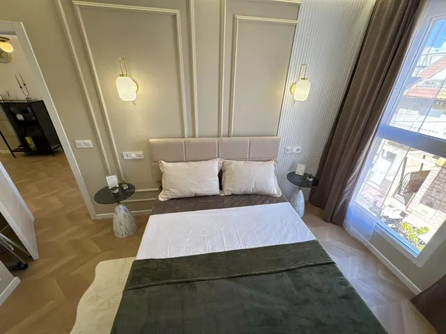 Apartamento céntrico, luminoso, y elegantemente reformado (1.ª planta). Balcón con orientación este, piscina comunitaria y a solo 800 m de Playa del Cura. — 16