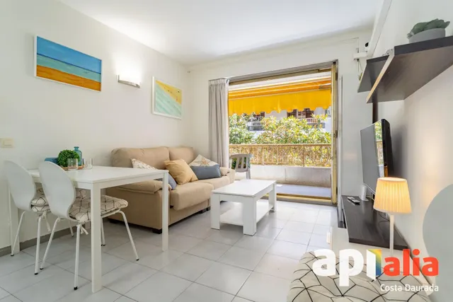 Apartamento en Paseo Miramar con Terraza esquinera y Plaza de Parking. — 4