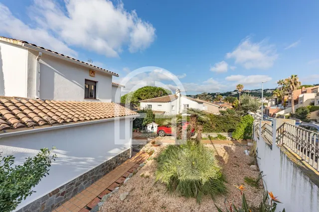 Casa con piscina y vistas al mar - foto 3