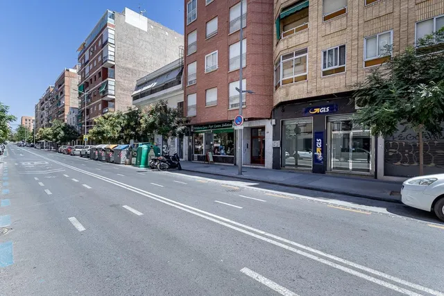 LOCAL A DOS ALTURAS - ARABIAL JUNTO HIPERCOR — 17