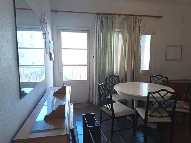 SE VENDE PISO EN MUY BUENA ZONA, A 5 MINUTOS DE LA PLAYA, CON TODOS LOS SERVICIOS A MANO — 8