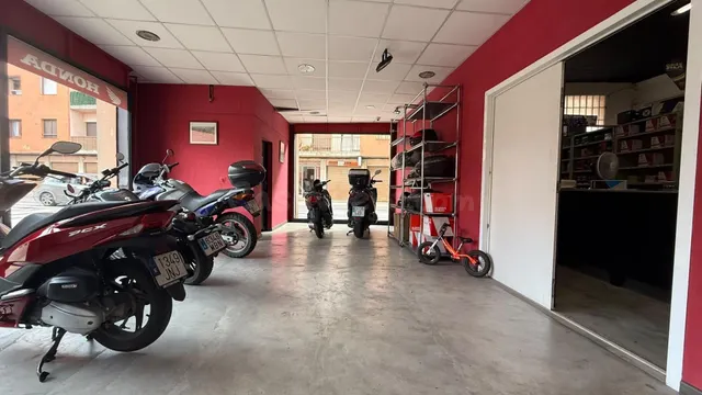 Traspaso de tienda y taller de motos y bicicletas en funcion - foto 4