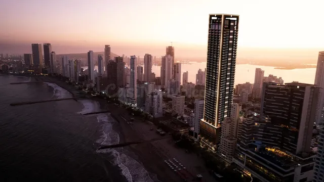 Vive el Lujo y la Exclusividad Frente al Mar en Bocagrande C - foto 3