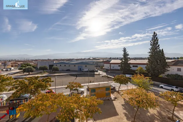 Amplia adosada en una de las mejores zonas de Churriana de la Vega — 34