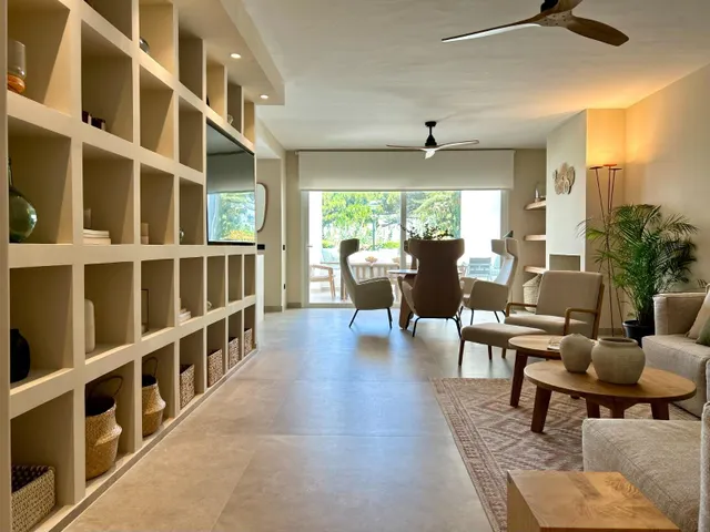 Espectacular vivienda reformada con jardín privado en Palm Beach, Marbella — 12