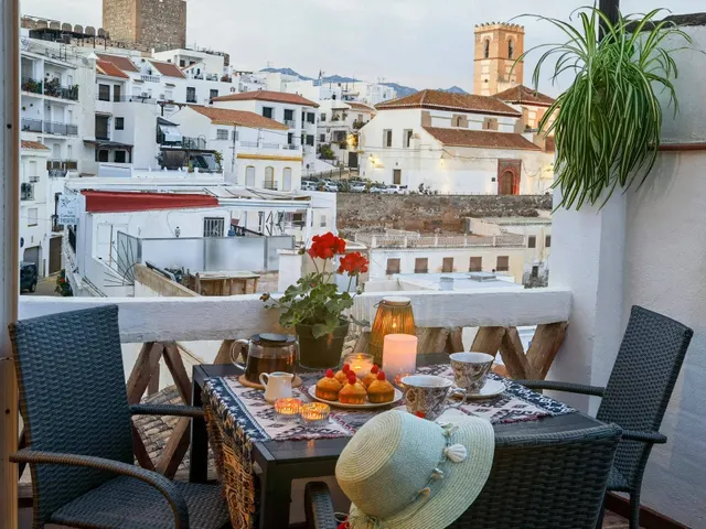 El mar desde la cocina, el pueblo a tus pies — 3