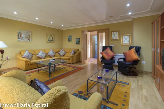 ¡Impresionante Chalet Familiar en Mogor, Marín! — 8