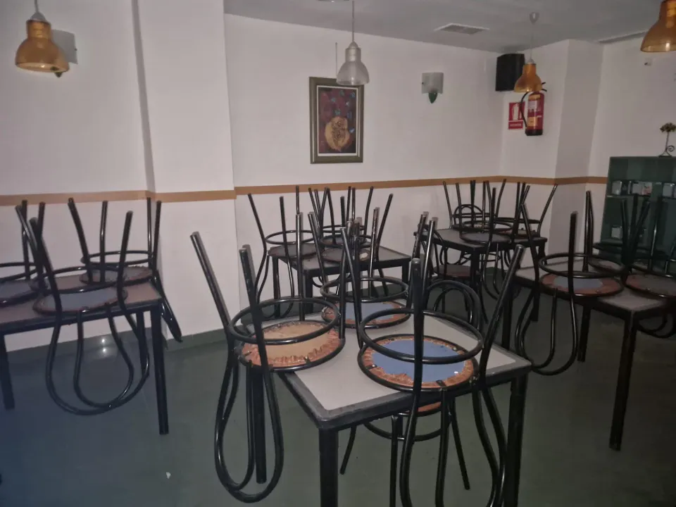 Local comercial en buen estado – Ideal para bar o cafetería