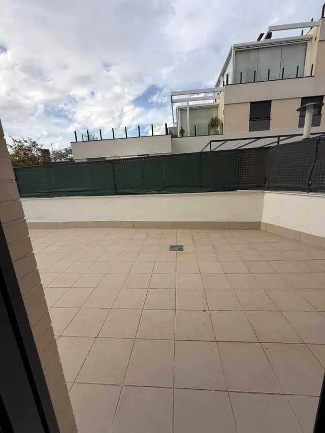 Moderna Planta Baja en Mairena del Aljarafe con Amplio Patio y Excelentes Comodidades — 27