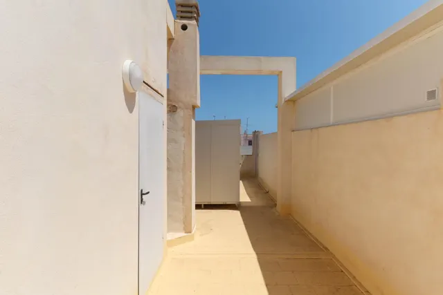 APARTAMENTO EN EL CENTRO DE TORREVIEJA CON GARAJE Y TRASTERO — 19