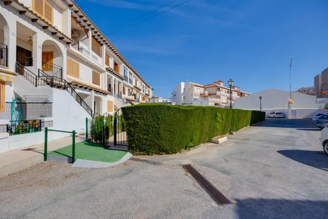Bungalow de 3 dormitorios con piscina comunitaria en la playa de Los Locos — 39