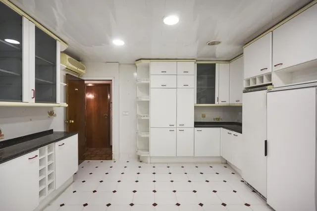 Piso alto y luminoso en galvany — 33