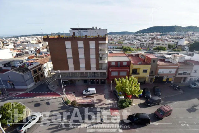 ¡Vistas panorámicas! Alto, bonito y luminoso con ascensor y balcón, cerca del centro — 41