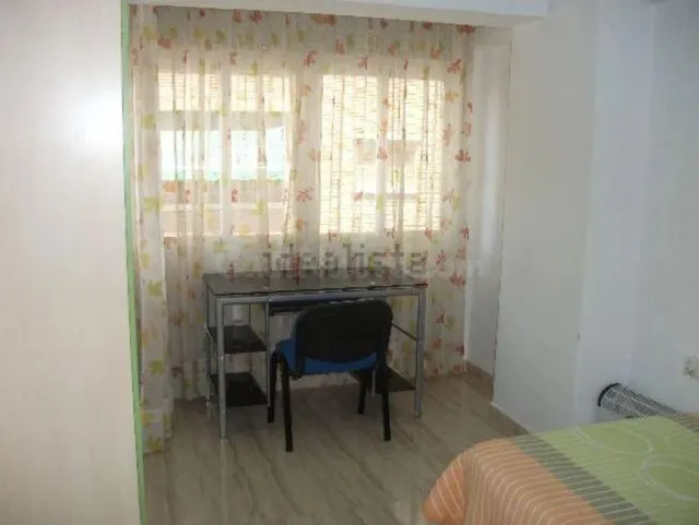 SE ALQUILA UN PISO EN CALLE SAN ISIDRO IDEAL PARA ESTUDIANTE - foto 4