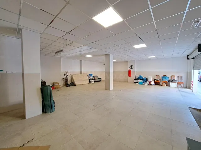 LOCAL COMERCIAL EN VENTA CON DOS PUERTAS A LA CALLE - foto 4