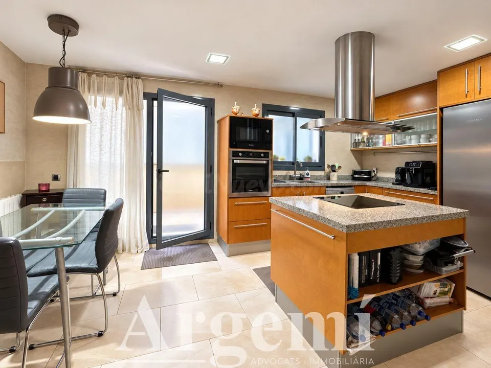 Casa adosada en venta en Montcada i Reixac