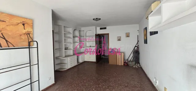Amplio y Conservado Piso en Avenida Barcelona - Oportunidad  - foto 2