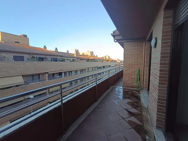 Luminoso piso de 3 dormitorios con terraza y piscina — 21