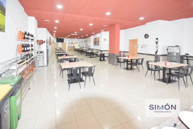 SE TRASPASA RESTAURANTE MODERNO ESQUINERO DE 462 m2 EN UBICA