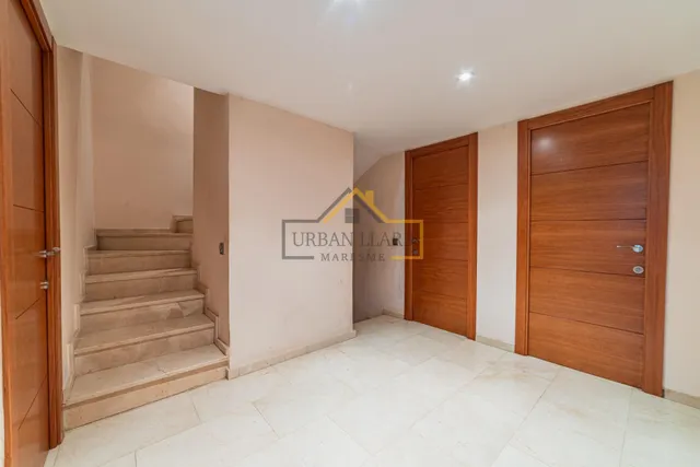 Casa adosada con piscina y garaje para 4 coches. — 31