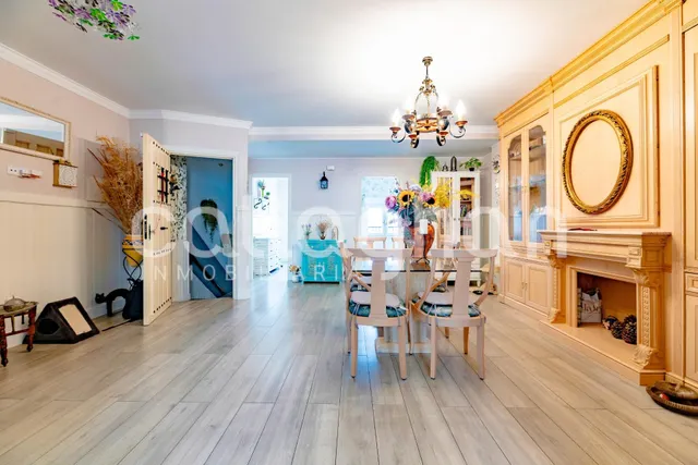 Amplia casa de pueblo con 6 habitaciones en Moncada - foto 4