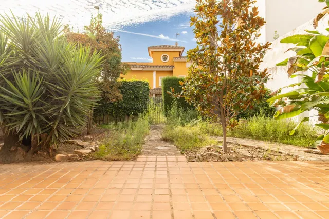 Una residencia exclusiva con terrazas panorámicas en un paraíso natural. — 41