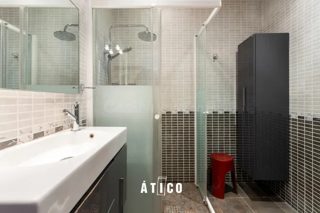 Atico con una terraza espectacular y vistas unicas sobre Barcelona — 28