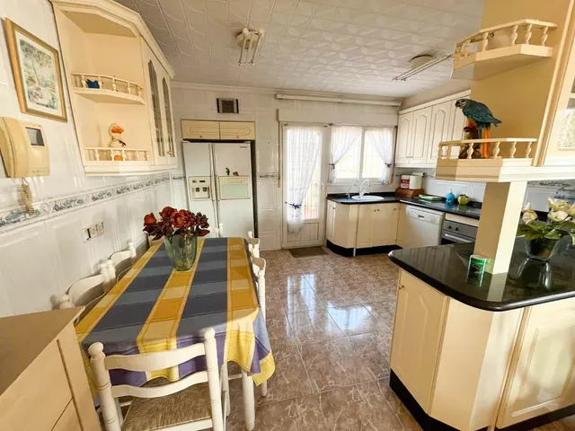 Chalet con piscina y amplias estancias en El Chaparral — 38