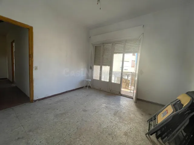 Amplio apartamento a reformar de 190m2 en el centro de Guard - foto 4