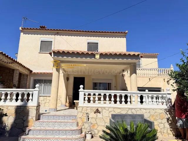 MARAVILLOSO CHALET DE 4 DORMITORIOS EN TORRECILLA — 2