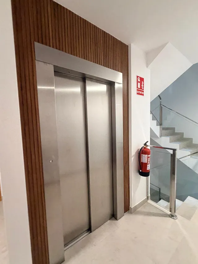 ¡Abre la puerta a tu nuevo hogar! Amplia terraza, garaje y totalmente amueblado — 19