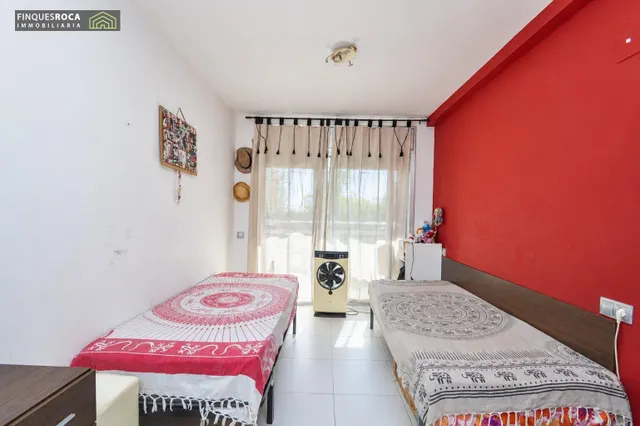 **VIVIENDA CON TERRAZA, PISCINA Y PARKING EN LA RÀPITA** ☀️ — 8