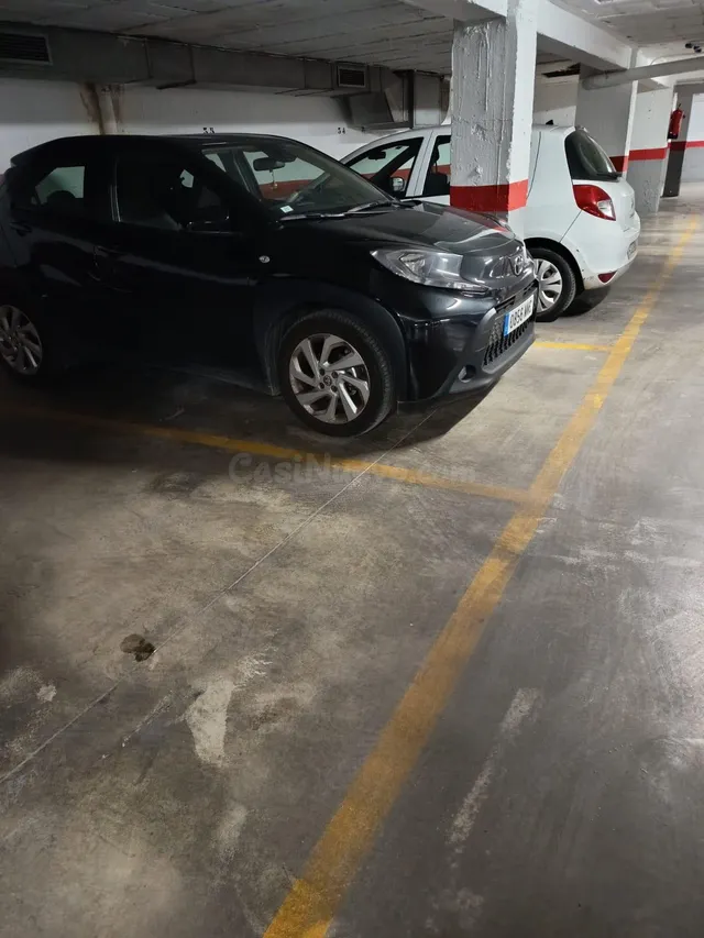 APARCAR SIN ESFUERZO: COCHERA EN SANTA INÉS CON EXCELENTE AC - foto 2