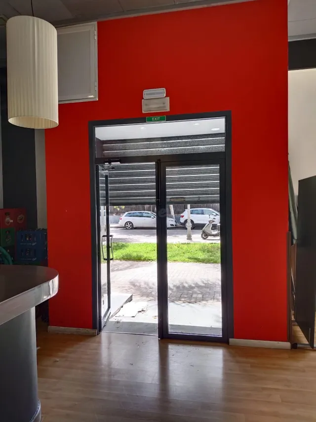 J.A.F INMOBILIARIA ALQUILA LOCAL COMERCIAL SEMINUEVO EN MONC - foto 3