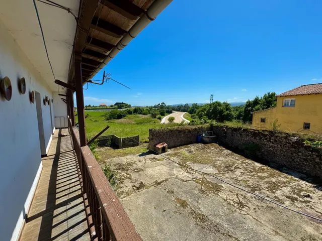 CONJUNTO DE EDIFICACIONES CON TERRENO URBANO EN LA REVILLA. — 20