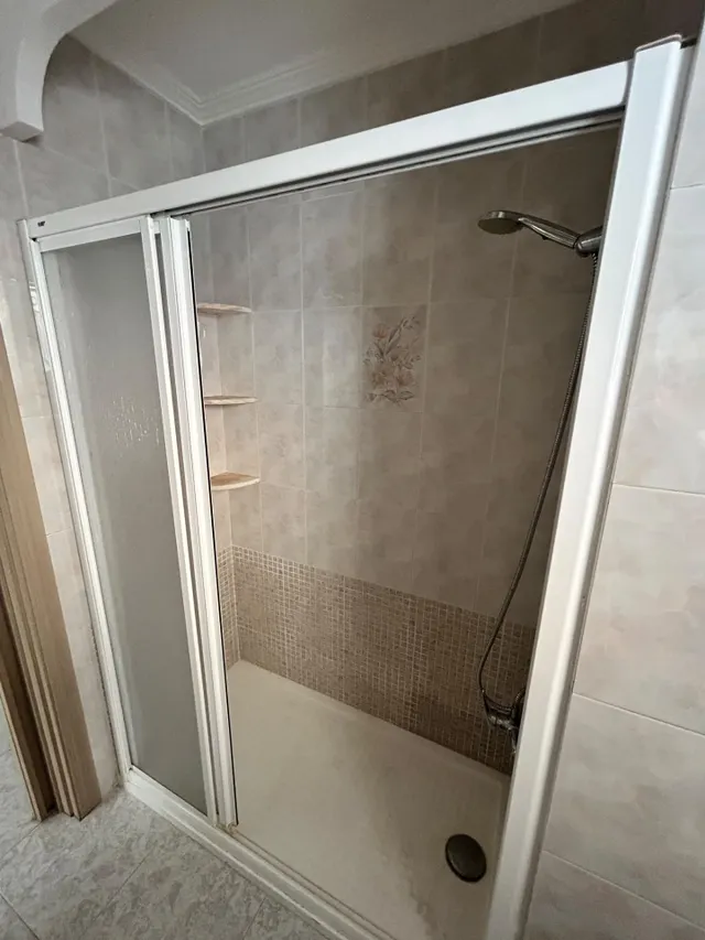 Apartamento con terraza, Alicante, Torrevieja. 2 habitaciones, 63 m2, 650 metros al mar — 26