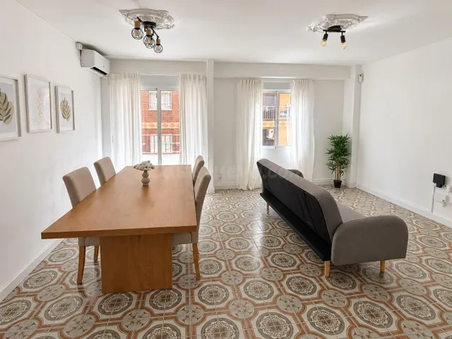 ESPACIOSO PISO REFORMADO DE 3 habitaciones EN QUATRE CARRERE - foto 2