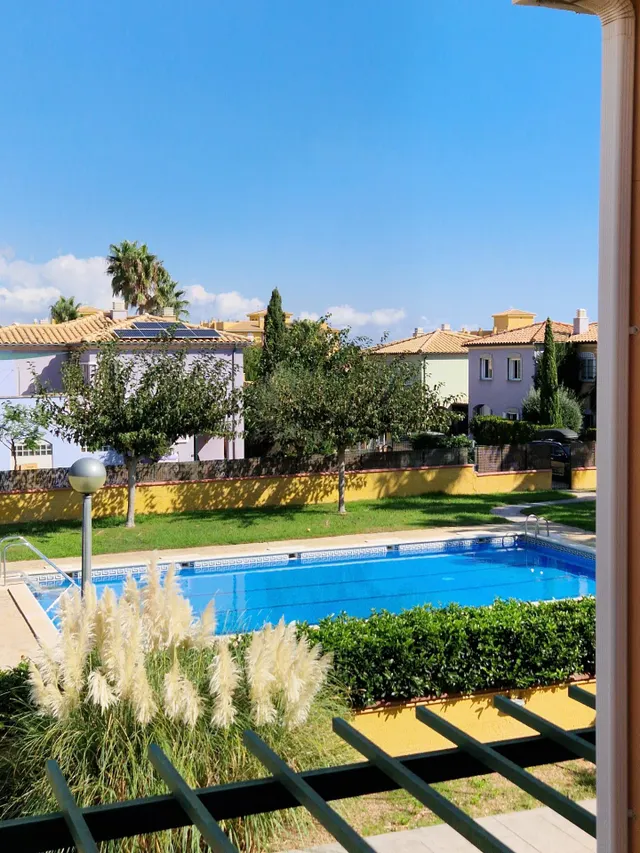 Acogedora Casa Adosada en Miami Platja con Jardín Privado y Piscina Comunitaria — 18