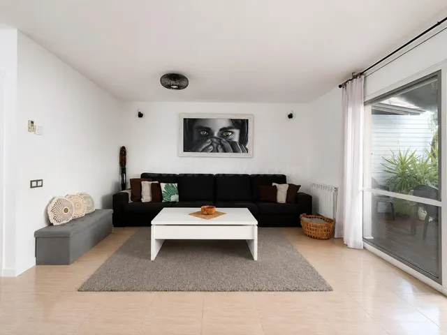 MARAVILLOSA CASA CON PISCINA EN CASTELLBISBAL - foto 3