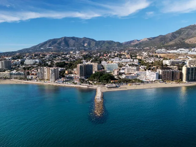 Enclavada en Carvajal, Fuengirola, a escasos pasos de la playa y el paseo marítimo — 28